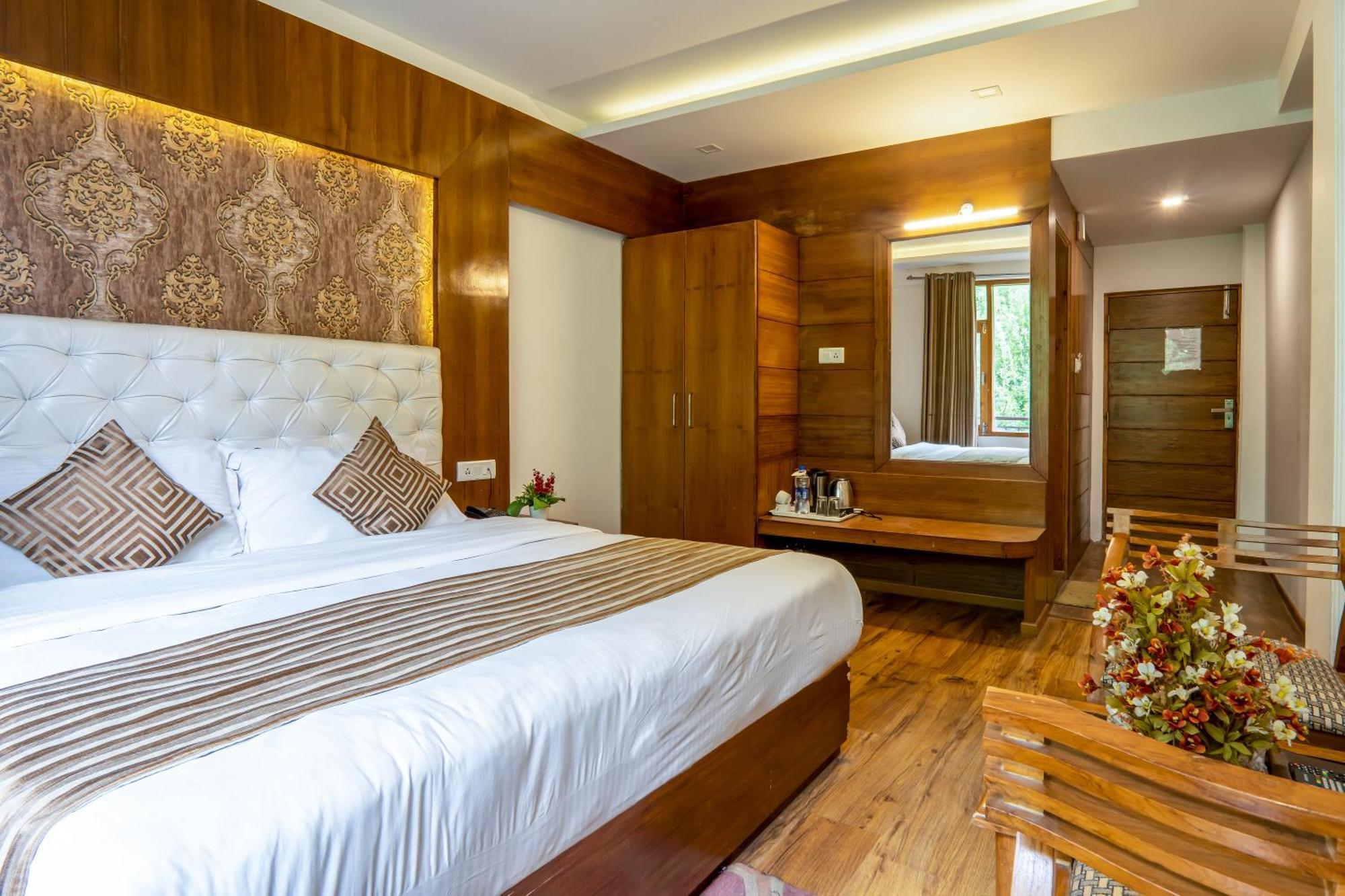 Pristine Inn Manali エクステリア 写真